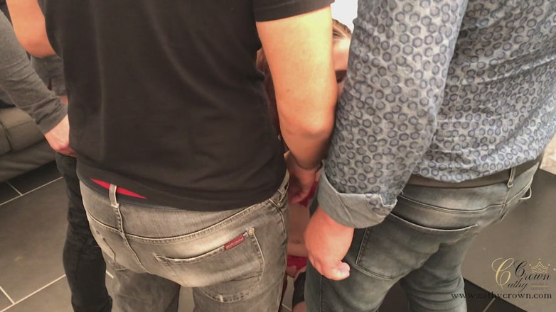 Cathy Crown Production: Nabídl to můj manžel třem cizím lidem v roušce