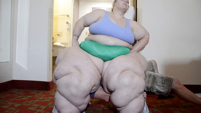 Full Weight Productions: Bobbi jo e savannah disimbrano 2 ragazzi per tempo