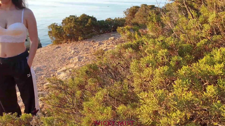 Nicky Mist: Extraño chico se corre en mi boca Nicky Mist