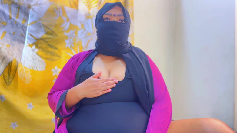 Aria Mia: ईरानी अरब milf(चोदने लायक मम्मी) होटल के कमरे में हॉट सौतेली मम्मी का हस्तमैथुन और होटल के लड़के ने उसे देखा और वह हाथों से चुदाई शुरू कर देता है