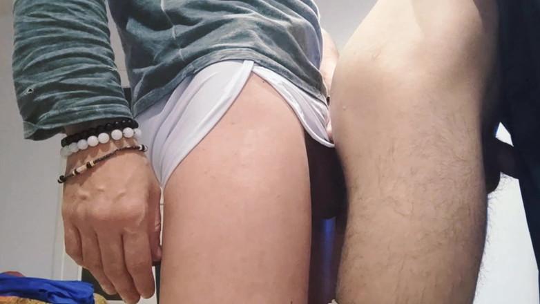 Amadeus studio: Ma voisine a besoin de sexe sans capote