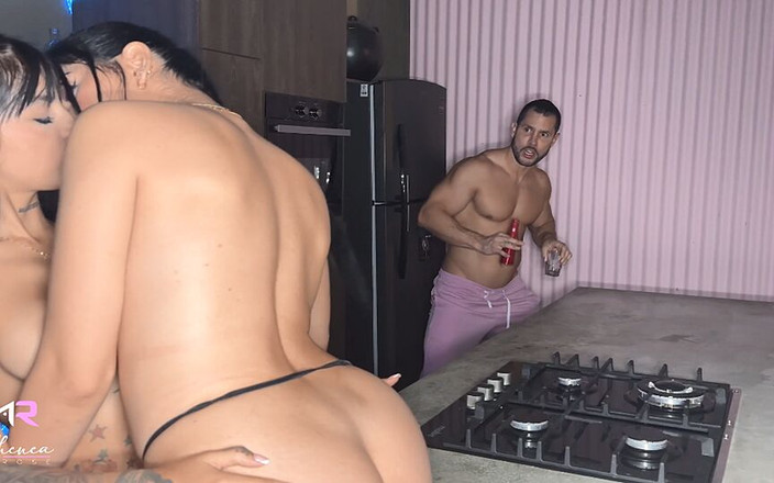 Athenea Rose: 大屁股拉丁女郎和大鸡巴的粗暴性爱3P - athenea rose，Duncan Saint &amp;Yenifer Chacon