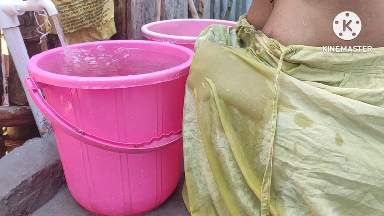 Anita yadav: Doccia indiana