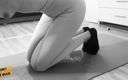 Kinky N the Brain: Yoga xixi em leggings cinzas
