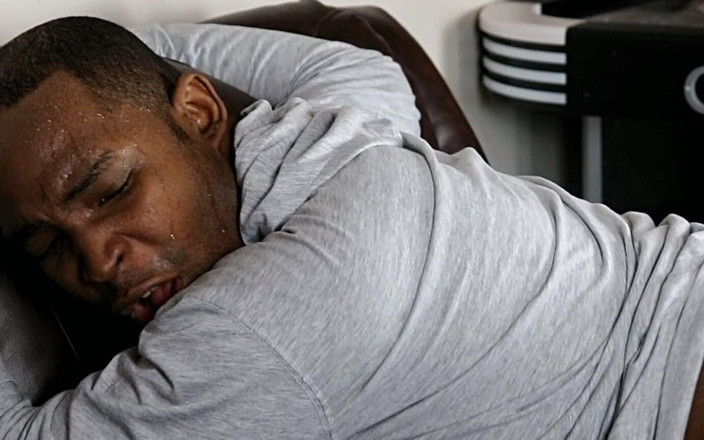 Blkbamaboi73: Când furi iubita prietenului tău te fute [joc de roluri sexy]