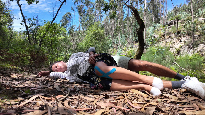 ExpressiaGirl: Il figliastro ha scopato la matrigna all'aperto, pensando di riposare