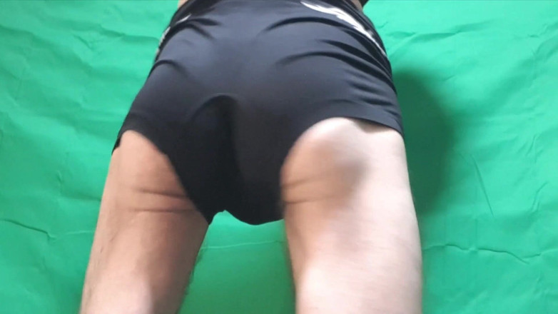 HeIsSooThin: Black Boyshorts尝试