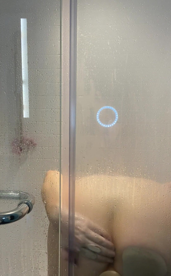 Avril Showers: 이번 주에 나를 위한 호텔 객실 많이