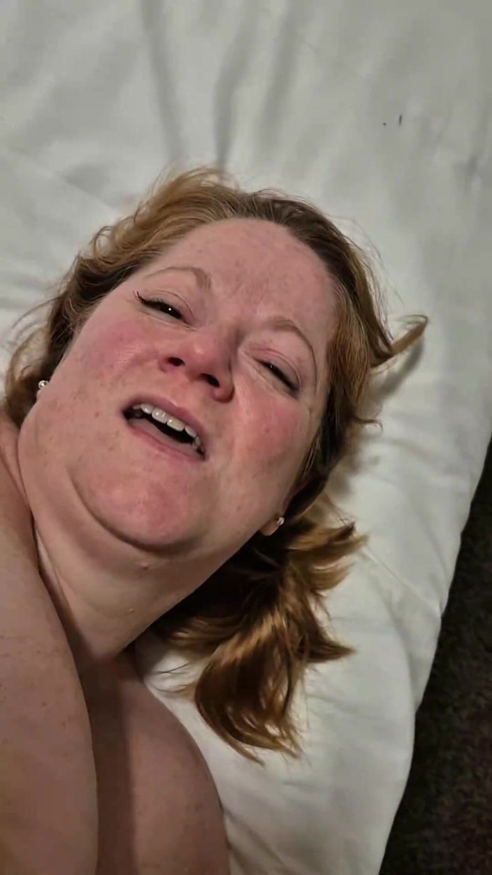 Lola38g: Lulu dělá nepořádný anál bez sedla
