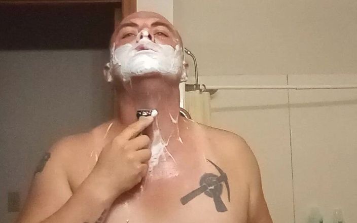 Risky net media: Bathroom shave