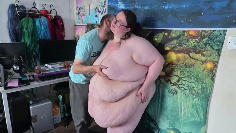 SSBBW Hunter: Stripping and Caressing SSBBW