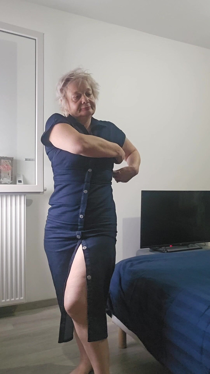 Sofy13: Striptease of a MILF Slut