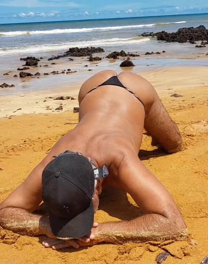 Ladysilvas: Ladysilva Na Praia De Calcinha Exibindo Sua Bunda Gostosa