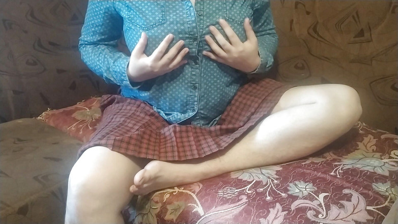 Milky Mari: Membuahi seorang gadis kampus di sofa tua! - Milky Mari