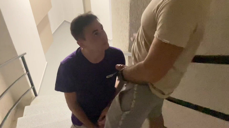 Nick Lewis: 계단에서 배고픈 창녀를 불고