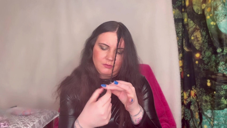 MissFFW: ミス・FFWが様々なヘアスタイルやバンドを試す