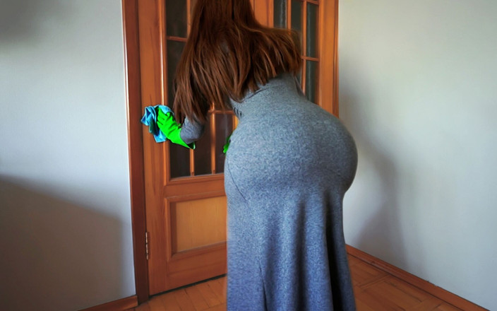 wowlove: Sexy nevlastní máma chytila nevlastního syna s Bonerem při úklidu. Pomůže...