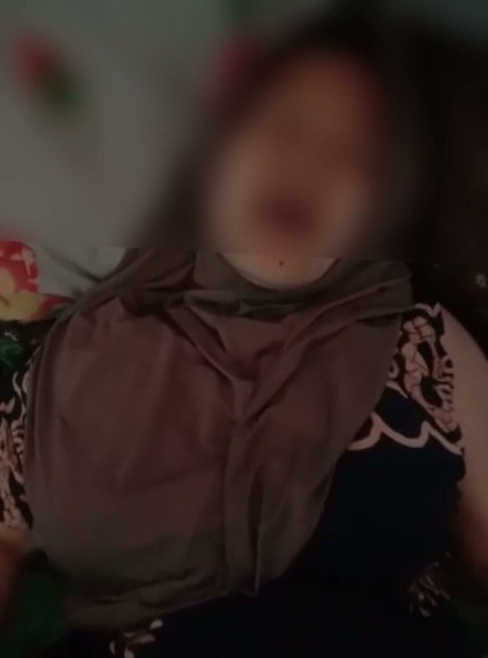 Famly sex: Il sospiro di una ragazza del villaggio con l'hijab è davvero...