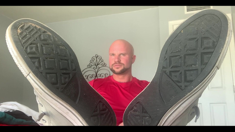 Jasons feet: ‪it’s Bit Weird as You Take My Shoes off