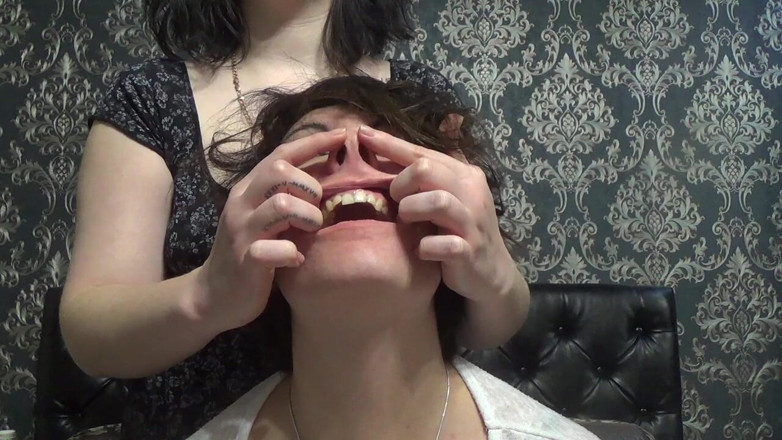 Goddess Misha Goldy: Nose fingering, face messing, silly faces, stockings on head, lips...
