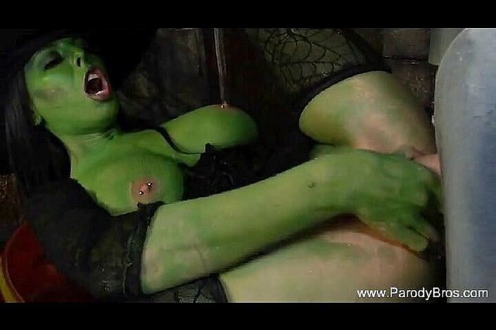 Parody Bros: Prsatá propíchnutá holka dostane vylízanou a ošukanou mokrou kundičku