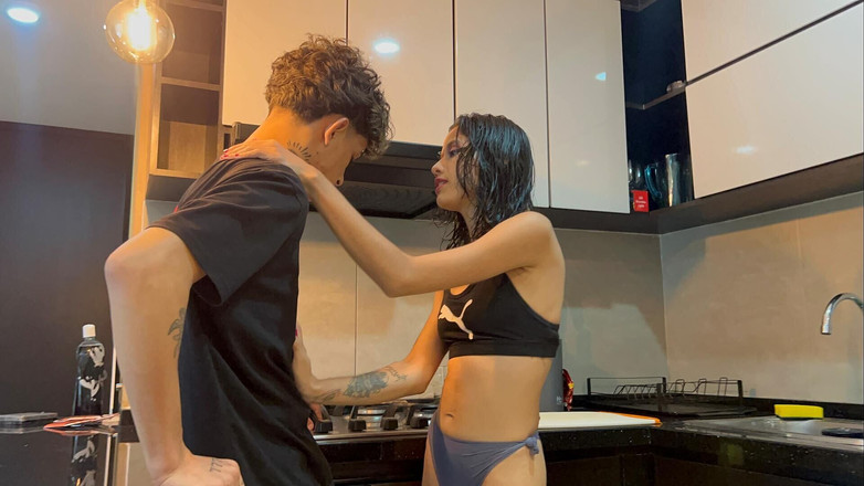 BritannySexxx: Jag utnyttjar det faktum att ingen är hemma för att ge...