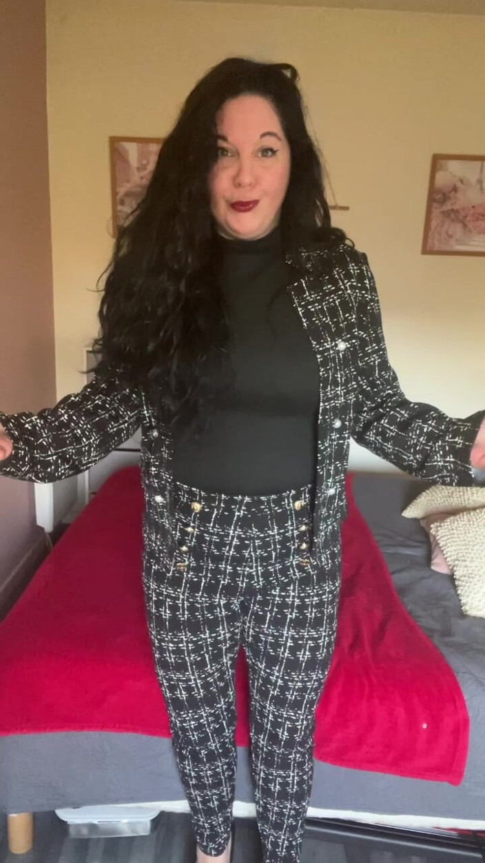 Maitresse Clara: Vă rușinez pe toți cu eleganță