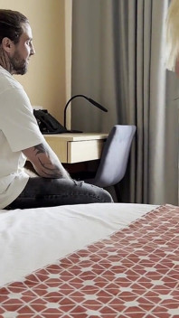 Her şeyden önce tatilde ateşli orta yaşlı seksi kadın iyi bir yarak arıyor
