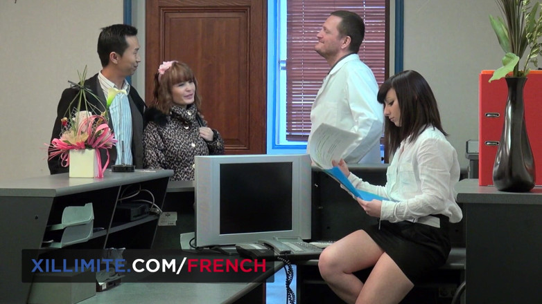 French girls at work: 환자를 소돔으로 빨아주는 산부인과 의사