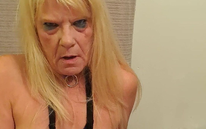 Milf-T: POV - сексуальная домохозяйка испытывает многократные оргазмы во время сосания члена и глотания спермы