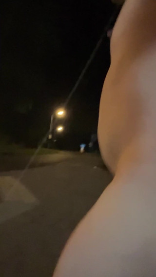 No limit cbt slave: Berjalan bogel di stesen kereta api
