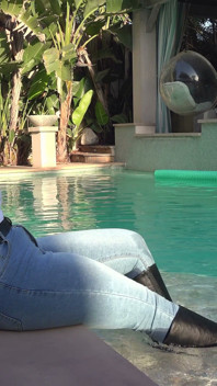 Sophia Locke & Aleska Mink - awek sengit basah seluar jeans catfight