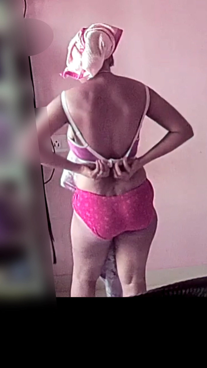 Black & white desicat: Bà nội trợ Ấn Độ ngoại tình với thân hình gợi cảm...