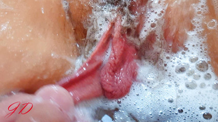 JuicyDream: JuicyDream - gioco di figa e sperma sul culo nella vasca...