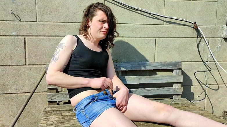 Sara B: Sara outdoor masturbation