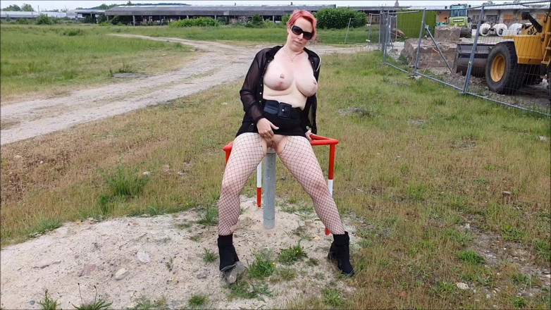 UserBitch1: Fuck in Front of the Construction Site
