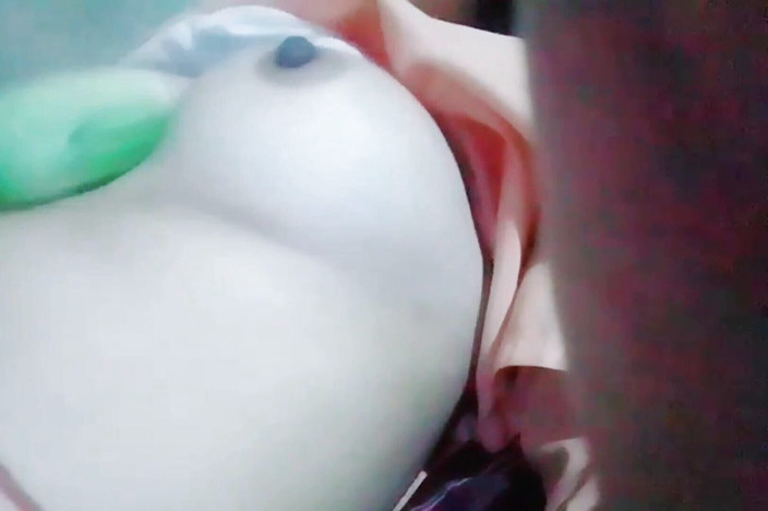 TricolorMusic3: Une fille canon et sexy utilise des légumes de plaisir...