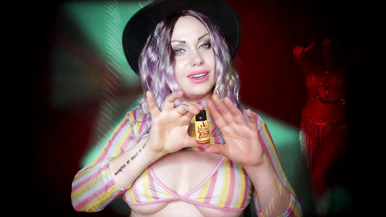 Goddess Misha Goldy: Ruik uit een klein fles en masturbeer op mijn perfecte...