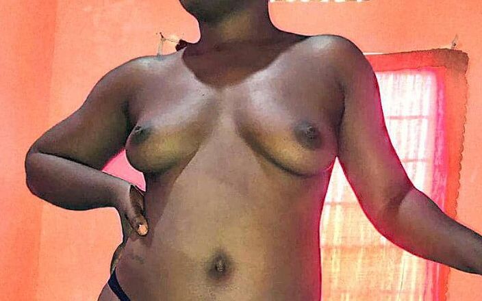 JannyUg: Ugandan Girl Showing off