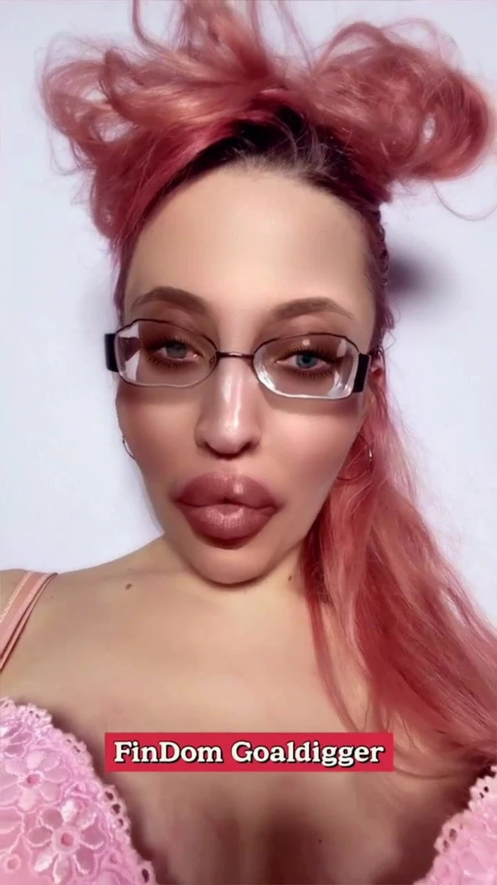 FinDom Goaldigger: Lips Smelling Heaven