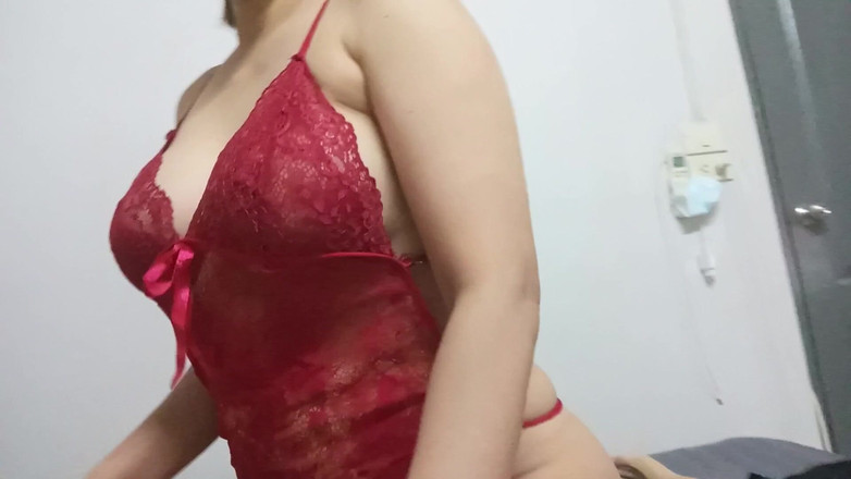 undoin: Dívka v červeném dostane: thajská dívka s krásnou