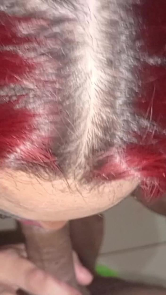 Ladyboy69: 美しい20歳のトランス女性による視点フェラチオ