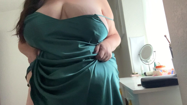 cutejayne: Une MILF BBW sexy exhibe ses courbes sexy dans une...