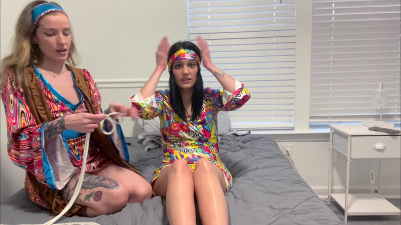 Kink in Time: Devyn &amp; Sutton's Groovy '60s Mutual Tickle Play 4K POV Bedtime Chaos Awaits!