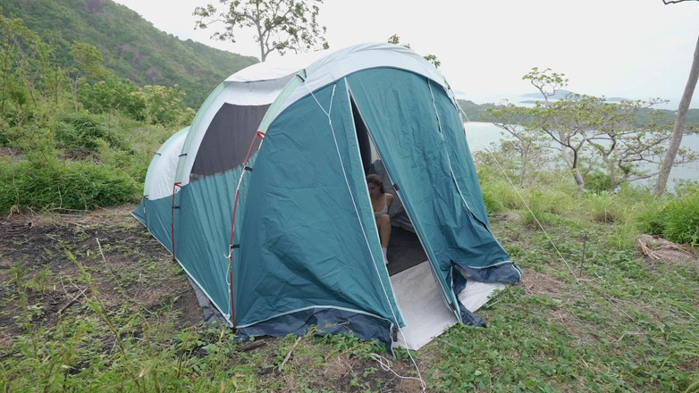 Kriss Kiss: Had plezier met de grote lul van een vreemde in...