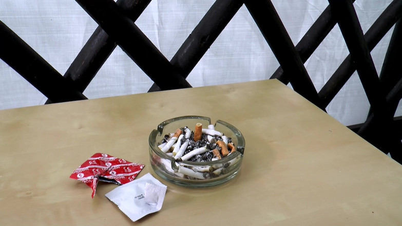 German Porn: Awek panas bertatu deepthroat dan menunggang zakar tebal dengan keras