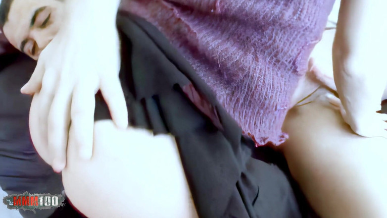 MMM100: Леді-марго: леді Марго бенкетує членом Антоніо Росса