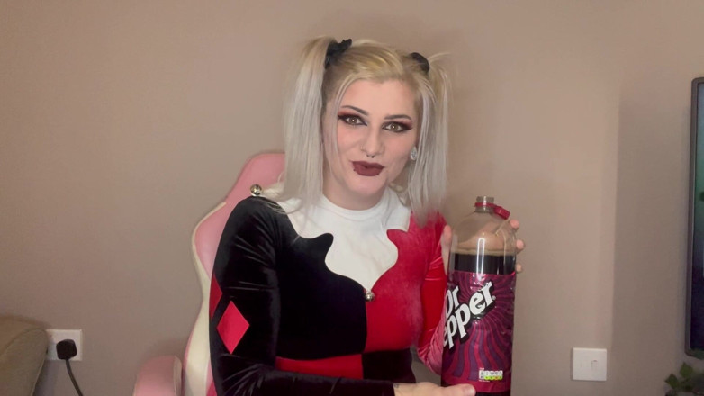 EeveeXo: Try Not to Burp Challenge Harley Quinn Cosplay