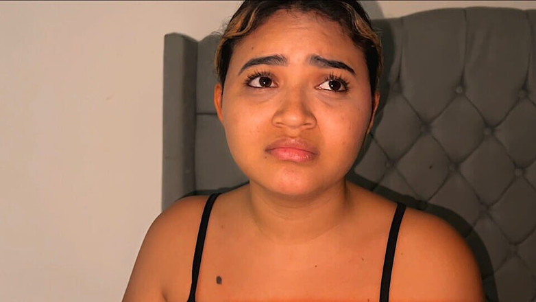 Yohamedi: 继妹对她的小奶子不安全，最后操了她的继兄弟