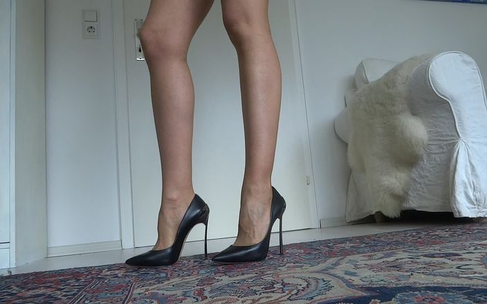 Lady Victoria Valente: Perfect legs and high heels show